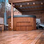 Κάμπινγκ Au Style Scandinave Et Son Bain Nordique