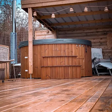 Kemping Au Style Scandinave Et Son Bain Nordique