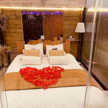 Campeggio Au Style Scandinave Et Son Bain Nordique